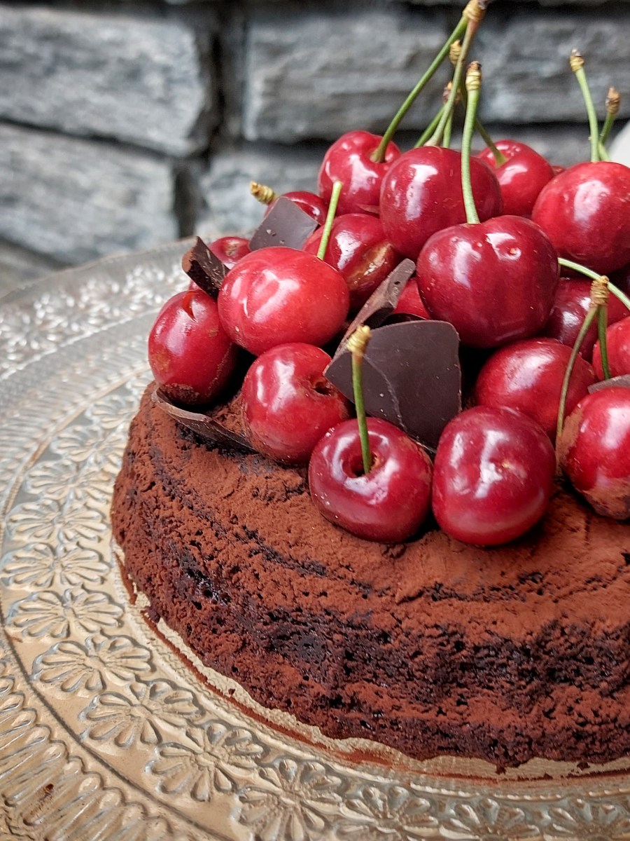 Ciambella cioccolato e ciliegie ma senza il buco, come rimediare ad un&nbsp;disastro!