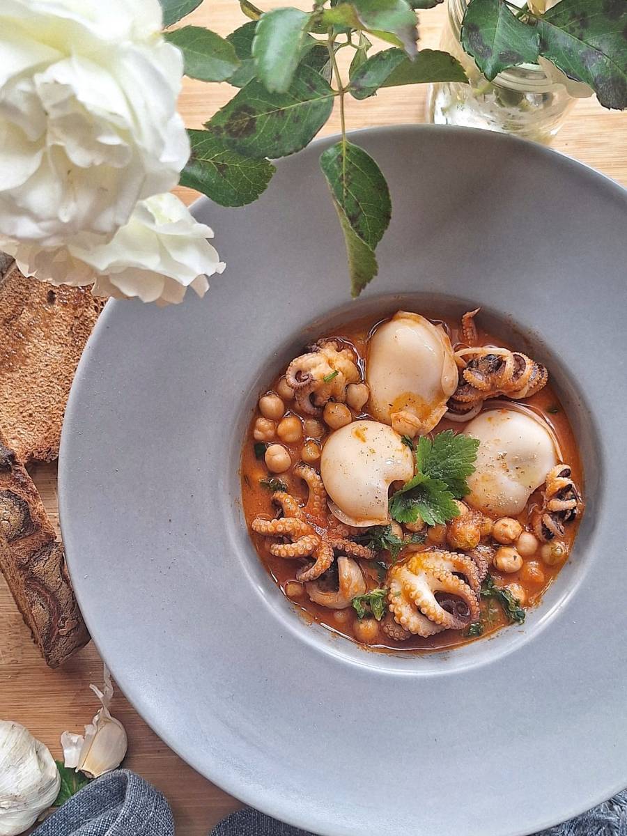 Seppie e moscardini in umido con i ceci, un incredibile piatto light ad una condizione…