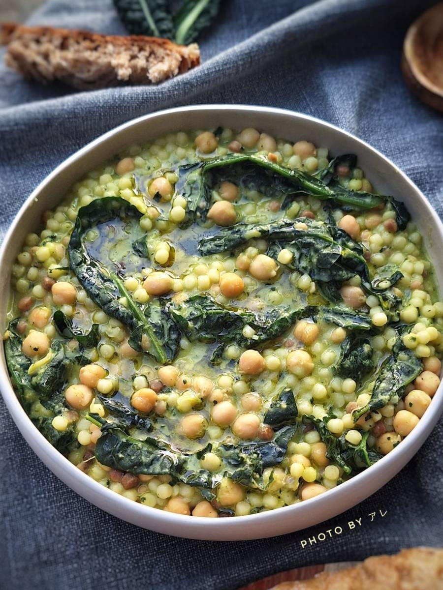Minestra con fregula, ceci e cavolo nero e la consapevole voglia di&nbsp;annoiarsi.