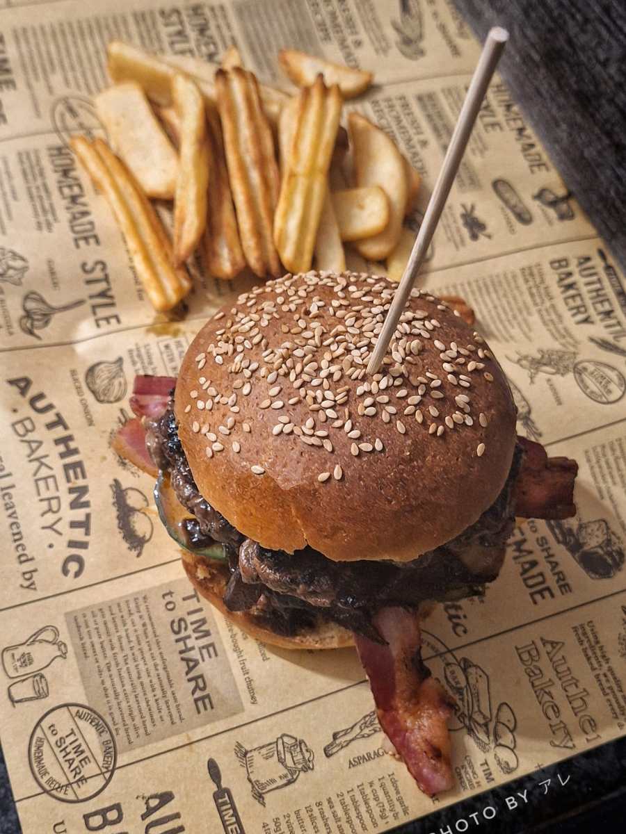 Un hamburger fatto in casa e ci metti quello che vuoi…ma il pane&nbsp;no!